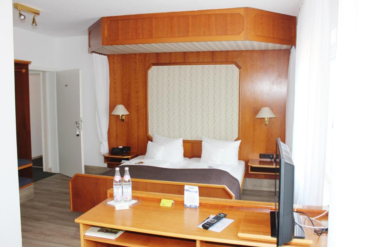 Landhotel Zum Boehm Рот Екстер'єр фото