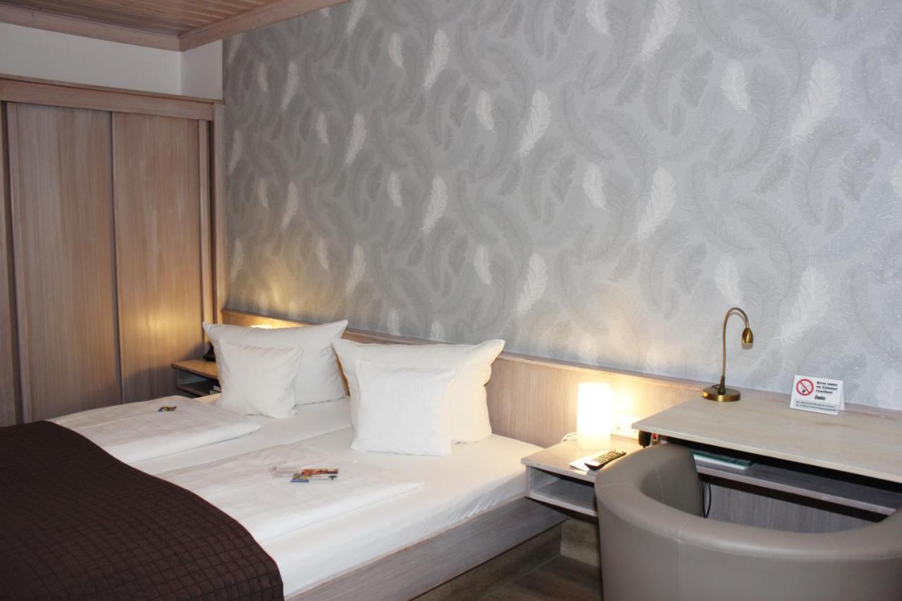 Landhotel Zum Boehm Рот Екстер'єр фото